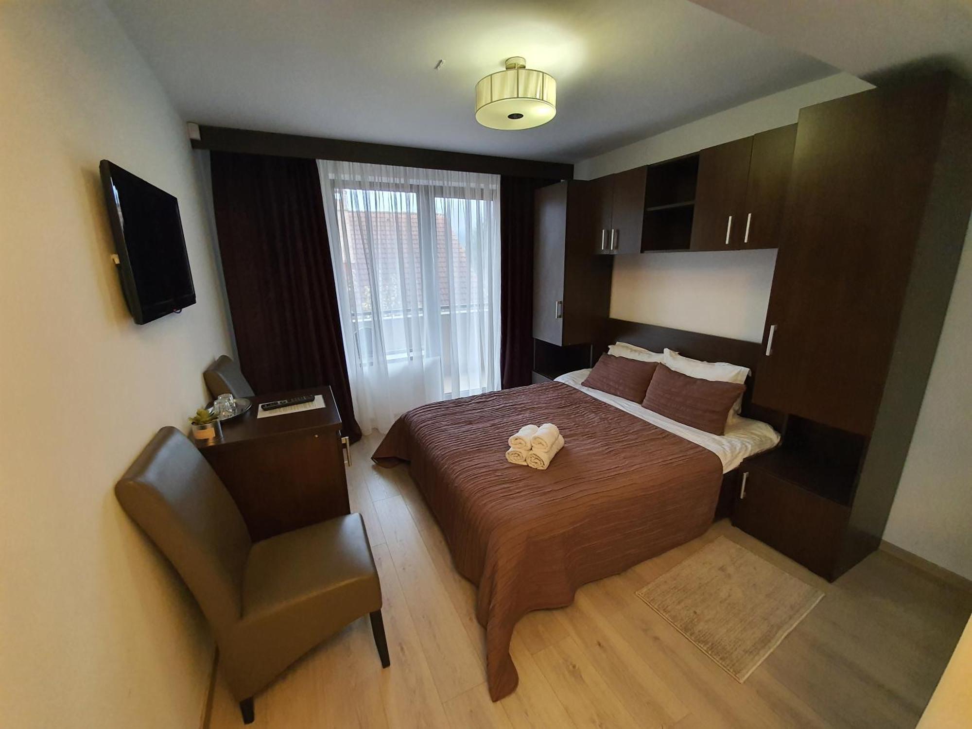 Pensiunea Public House Буштени Номер фото